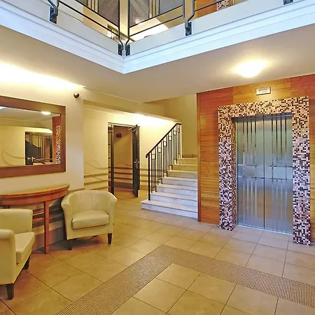 Beachfront Haga With Free Parking By Renters Διαμέρισμα *