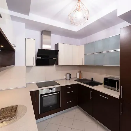 Beachfront Haga With Free Parking By Renters Σόποτ