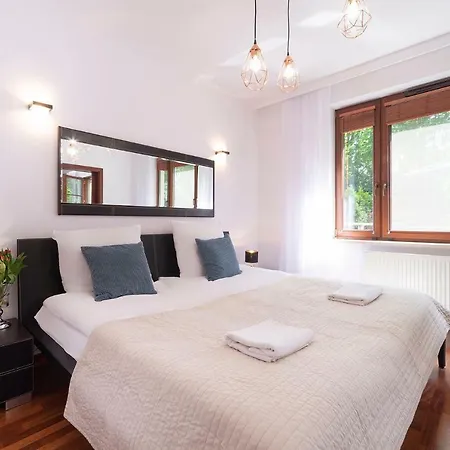 Beachfront Haga With Free Parking By Renters Apartament *