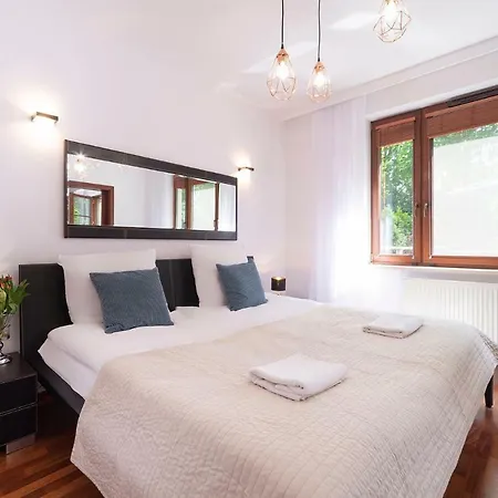 Beachfront Haga With Free Parking By Renters דירה *