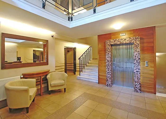 Beachfront Haga With Free Parking By Renters Apartment *